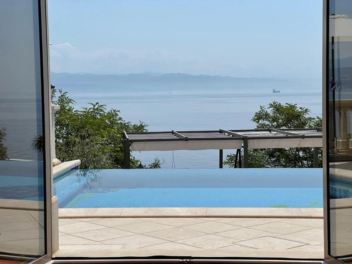 Villa Isabella - Luxury With Style Right Next To The Beach, Private Pool And Sea View 奥帕提亚 克罗地亚