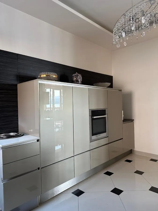 Villa Isabella - Luxury With Style Right Next To The Beach, Private Pool And Sea View Opatija